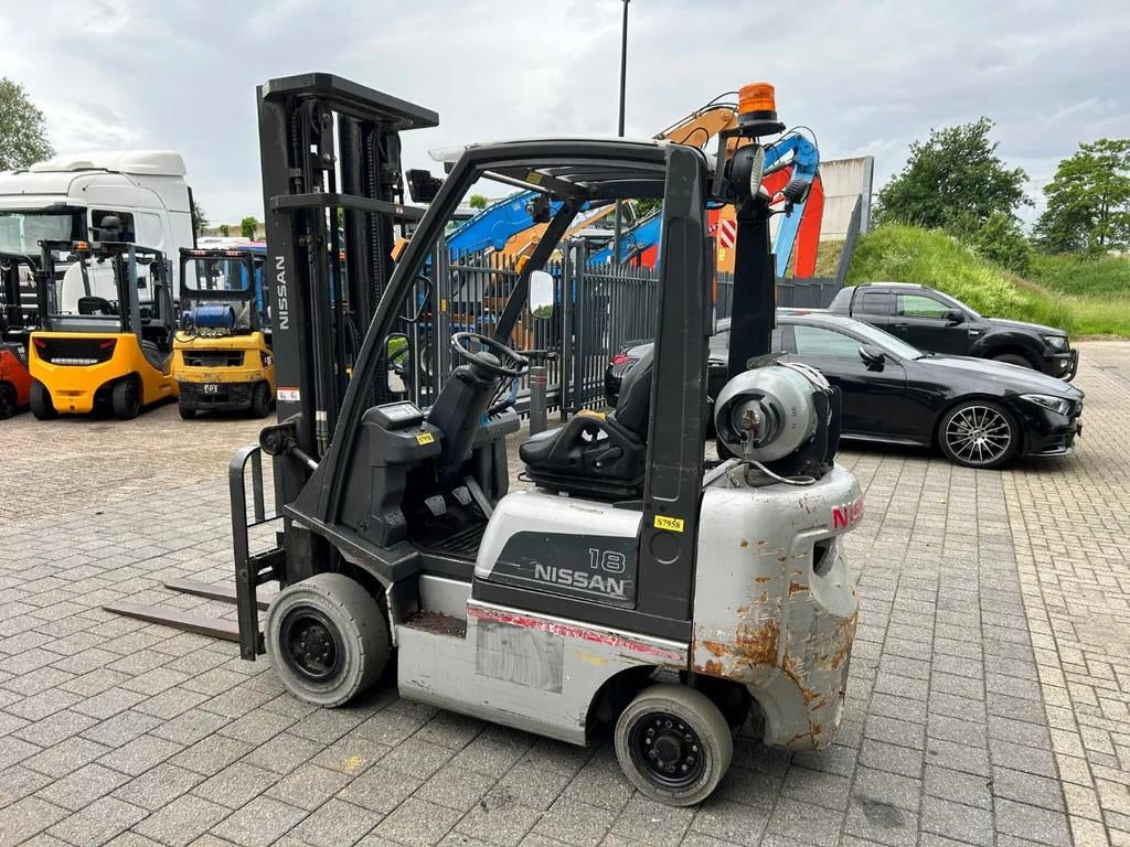 Nissan P1D1A18LQ Heftruck (bj 2011), Zakelijke goederen, Machines en Bouw | Heftrucks en Intern transport, 1000 tot 2000 kg, LPG