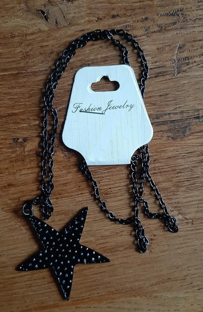 Ketting met hanger ster, Zwart, Nieuw, Ophalen of Verzenden, Overige materialen