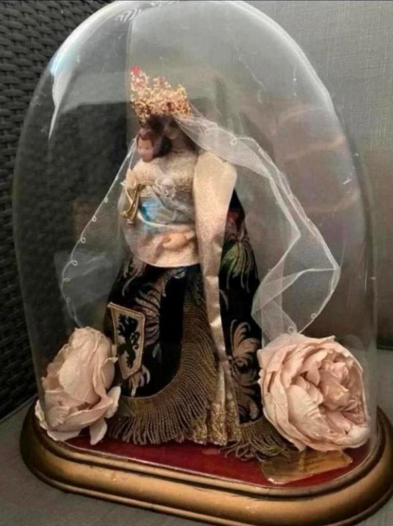 Wassen beeld in stolp,Lieve Vrouwe Van Vlaanderen, Ophalen of Verzenden