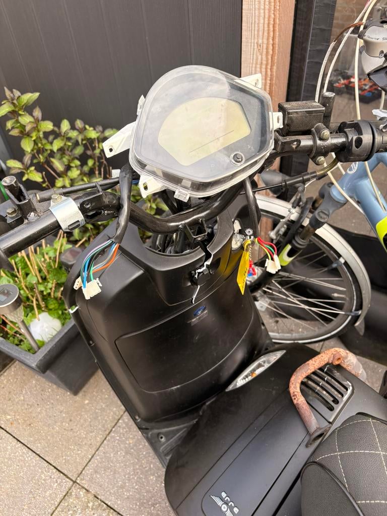 “Schadescooter DJJD Cashmere 2025 – loopt niet – onderdelen”, Ophalen, Gebruikt, Overige typen