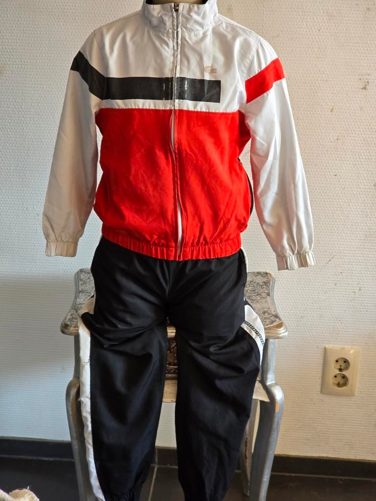 Lacoste Sport kinder Trainingspak maat 128, Kinderen en Baby's, Kinderkleding | Maat 128, Gebruikt, Jongen of Meisje, Sport- of Zwemkleding