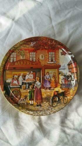 rond blik met afbeelding engelse bakkerij doorsnee 19 cm, Verzamelen, Blikken, Ophalen of Verzenden, Gebruikt, Koek(jes)