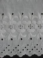 Gordijn valletjes, 3 stroken crème kleur, vintage 53 cm hoog, Gebruikt, Geborduurd bloemen vintage, Ophalen of Verzenden, 200 cm of meer