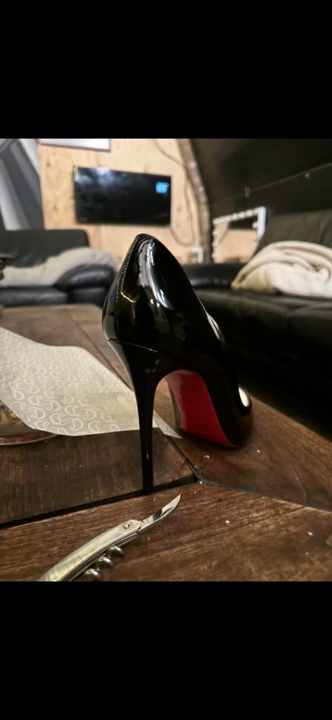 Christian Louboutin  Lakpumps KATE 100 Maat 40, Kleding | Dames, Schoenen, Ophalen of Verzenden, Zo goed als nieuw, Zwart, Pumps