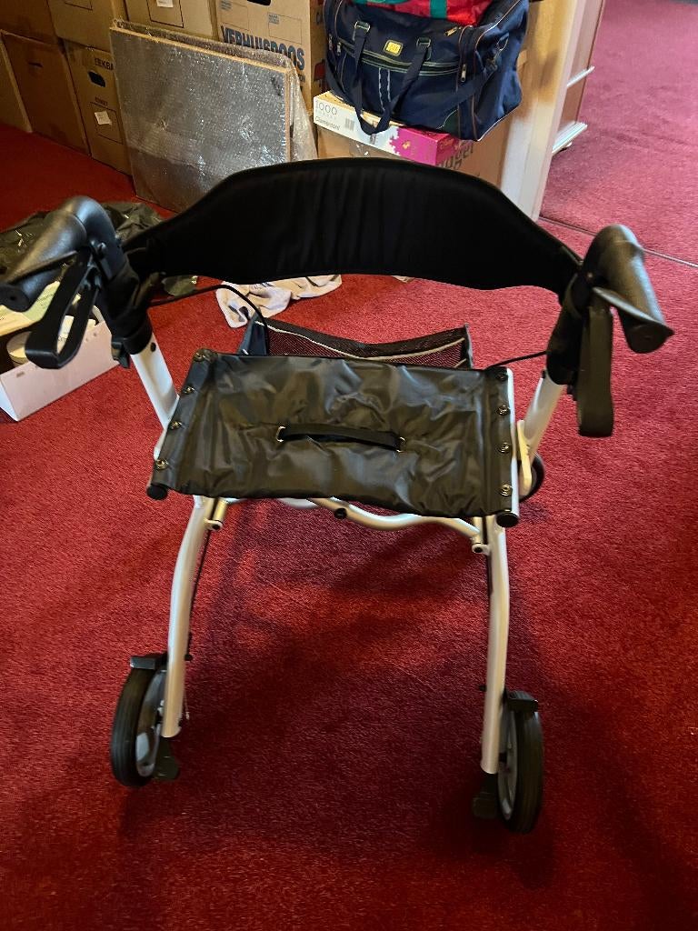 Rollator zo goed als nieuw, Diversen, Rollators, Zo goed als nieuw, Lichtgewicht, Opvouwbaar, Ophalen