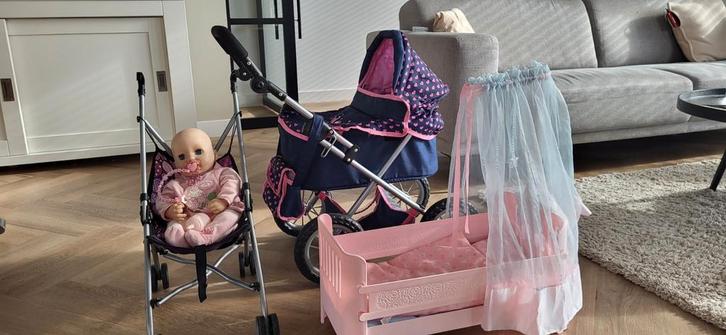 Poppenset met kinderwagen, buggy en bedje, Kinderen en Baby's, Speelgoed | Poppen, Zo goed als nieuw, Babypop, Ophalen