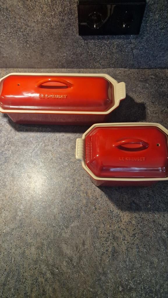 Le Creuset terrine rood, 2 stuks, Ophalen of Verzenden, Zo goed als nieuw, Gietijzer