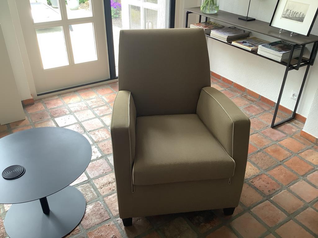 Luxe Bench handmade fauteuil met goed zitcomfort, Huis en Inrichting, Stoelen, Bruin, Klassiek, Ophalen of Verzenden, Zo goed als nieuw