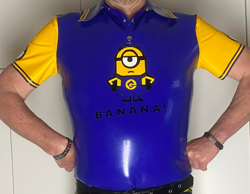 Latex shirt met Minion er op XL 100% Nieuw ongedragen!, Blauw, Maat 46/48 (XL) of groter, Nieuw, Ophalen of Verzenden