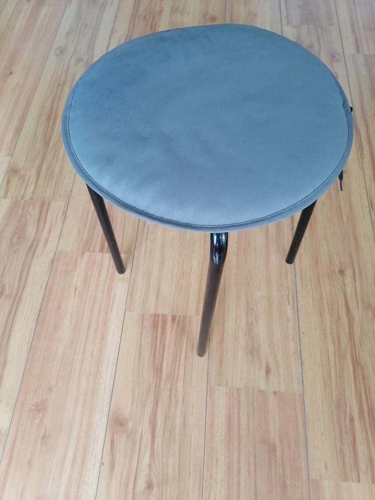 Zwart krukje met grijs kussen, Ophalen, Zo goed als nieuw, Hout