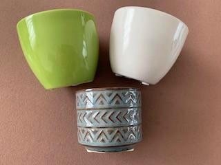 3 leuke bloempotten appeltje groen, wit en grijs blauw, Tuin en Terras, Bloempotten, Nieuw, Aardewerk, Binnen, Balkon, Minder dan 40 cm