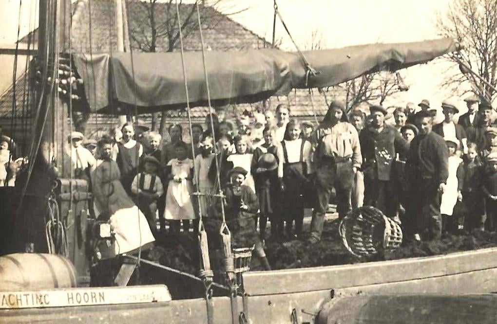 JT29-1 Binnenvaart- Hoorn J van Laar. Jonker Fotokaart, Verzamelen, Ansichtkaarten | Nederland, Verzenden, Voor 1920, Ongelopen
