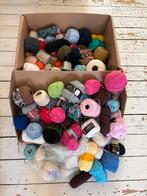 Grote doos met diverse bollen wol en garen, Hobby en Vrije tijd, Breien en Haken, Ophalen of Verzenden, Zo goed als nieuw, Breien of Haken