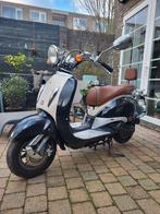Retro scooter met bromfietskenteken, Fietsen en Brommers, Ophalen of Verzenden, Gebruikt, Benzine, Overige merken