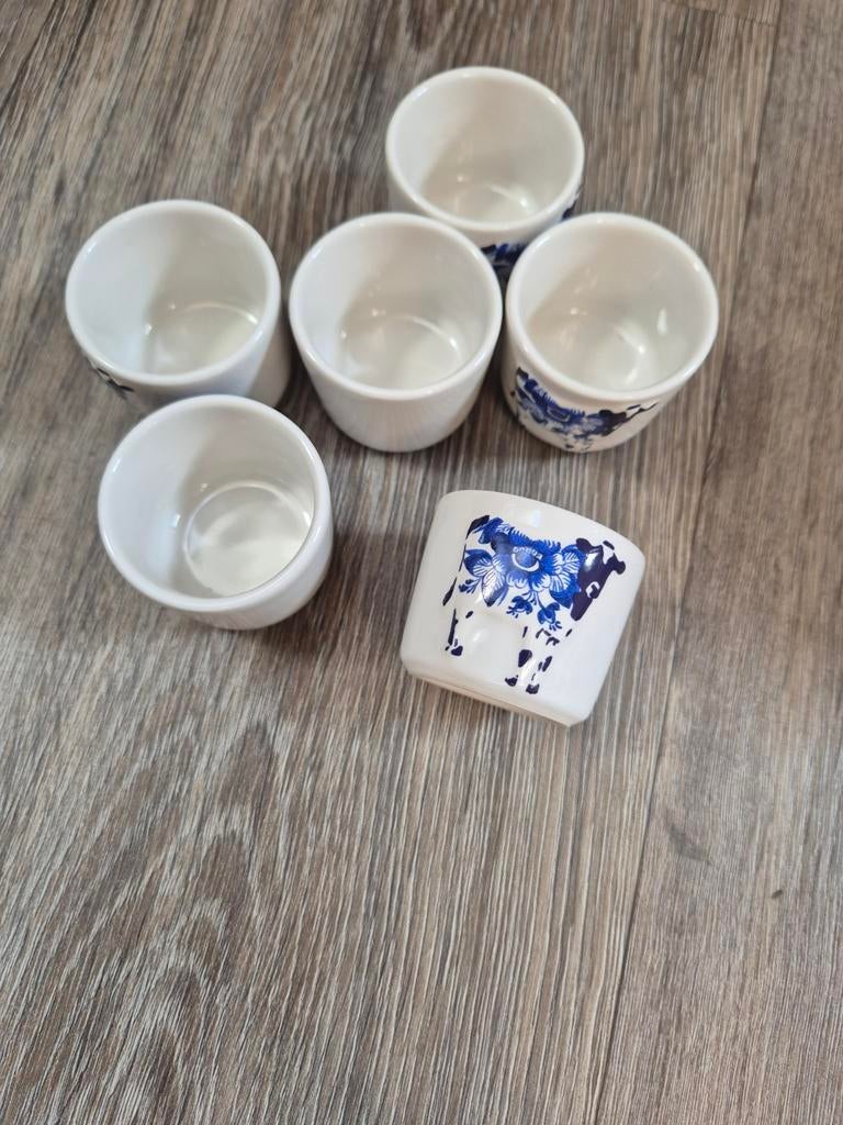 Eierdopjes 6 stuks met koe Friesland Campina, Huis en Inrichting, Keuken | Servies, Ophalen, Porselein, Overige stijlen, Overige typen
