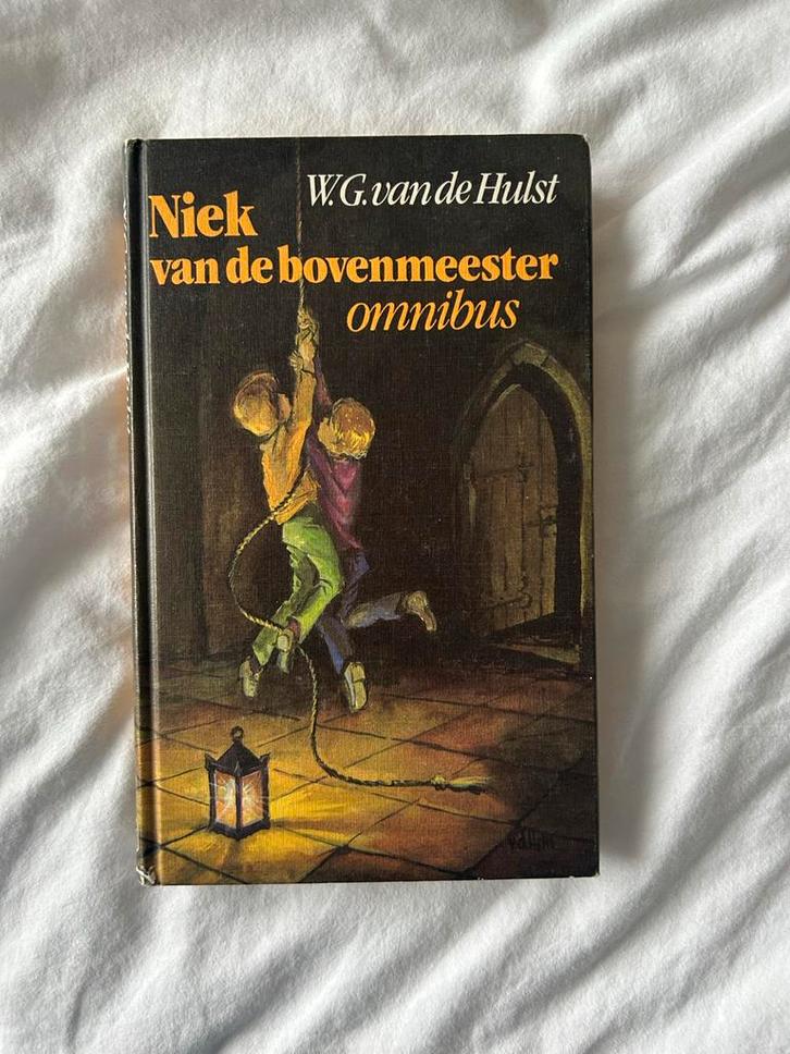Niek van de bovenmeester omnibus - W.G. van de Hulst, Boeken, Kinderboeken | Jeugd | onder 10 jaar, Gelezen, Fictie algemeen, Ophalen
