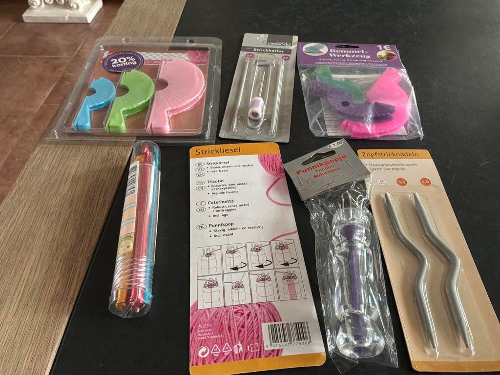 Blikken trommel met veel  nog nieuwe handwerk hulpjes, Ophalen of Verzenden, Nieuw, Breien of Haken, Overige typen
