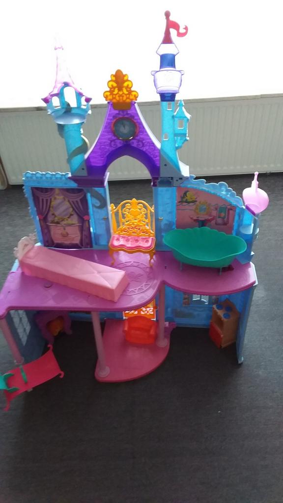 Poppenhuis  prinsessen, Kinderen en Baby's, Speelgoed | Poppenhuizen, Ophalen of Verzenden, Gebruikt, Poppenhuis