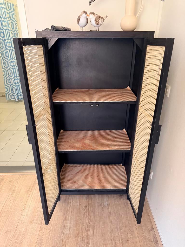 Houten bruine kast met rotan deuren, Ophalen of Verzenden, Gebruikt