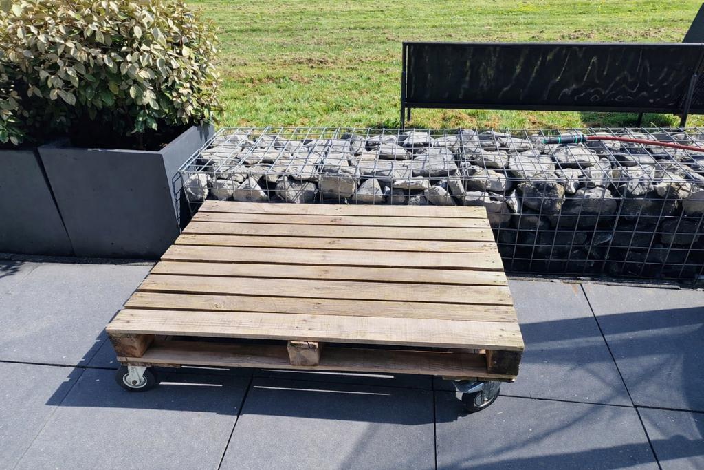 Pallettafel op wielen - salontafel, Ophalen, Gebruikt, 100 tot 150 cm, 50 tot 100 cm