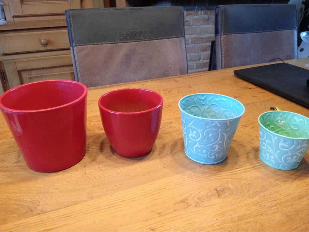 4 bloempotten rood en blauw, Tuin en Terras, Bloempotten, Gebruikt, Aardewerk, Binnen, Minder dan 40 cm, Minder dan 25 cm, Rond
