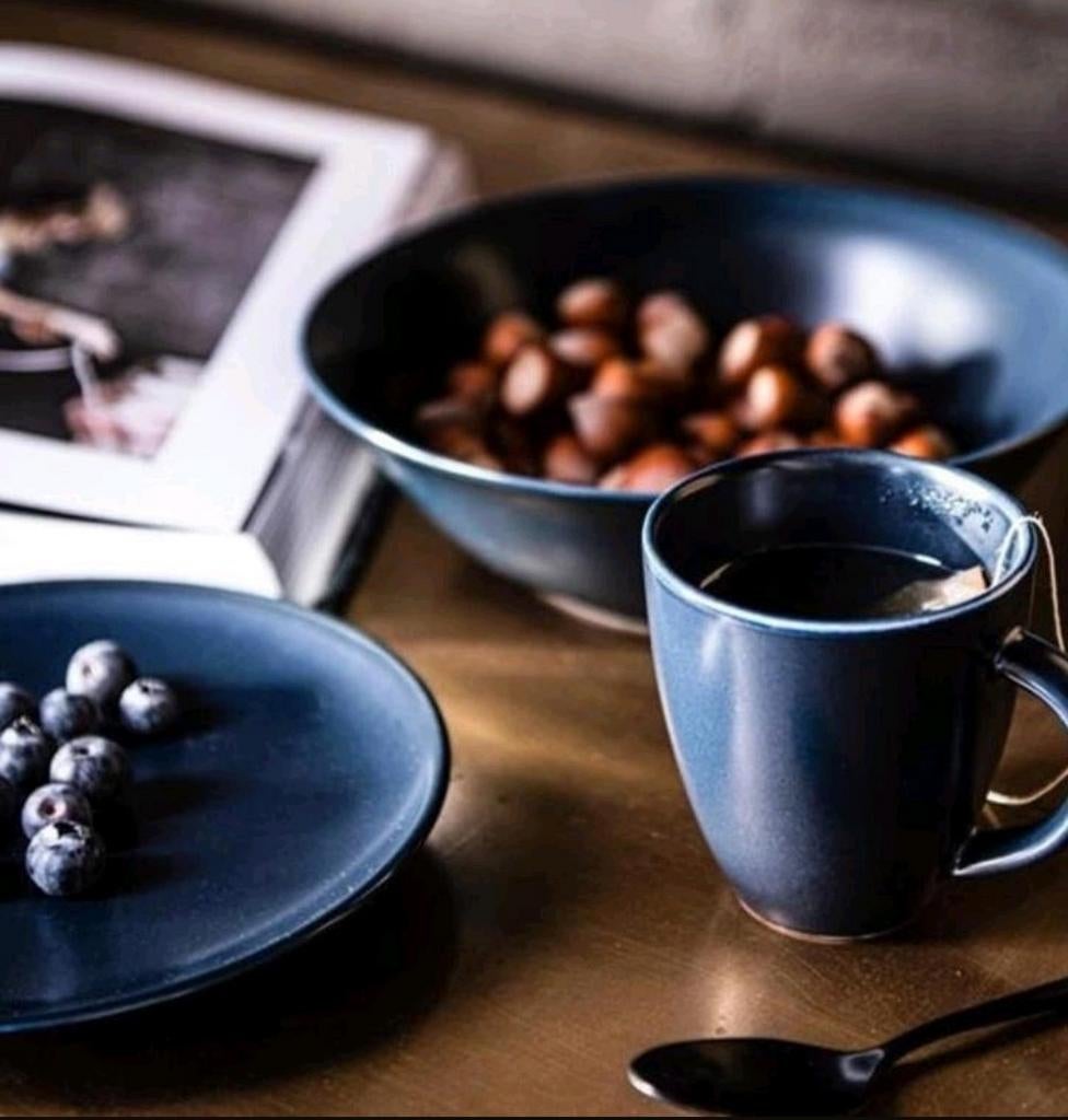 Matt Blue VT wonen borden., Huis en Inrichting, Keuken | Servies, Nieuw, Ophalen of Verzenden, Bord(en), Effen