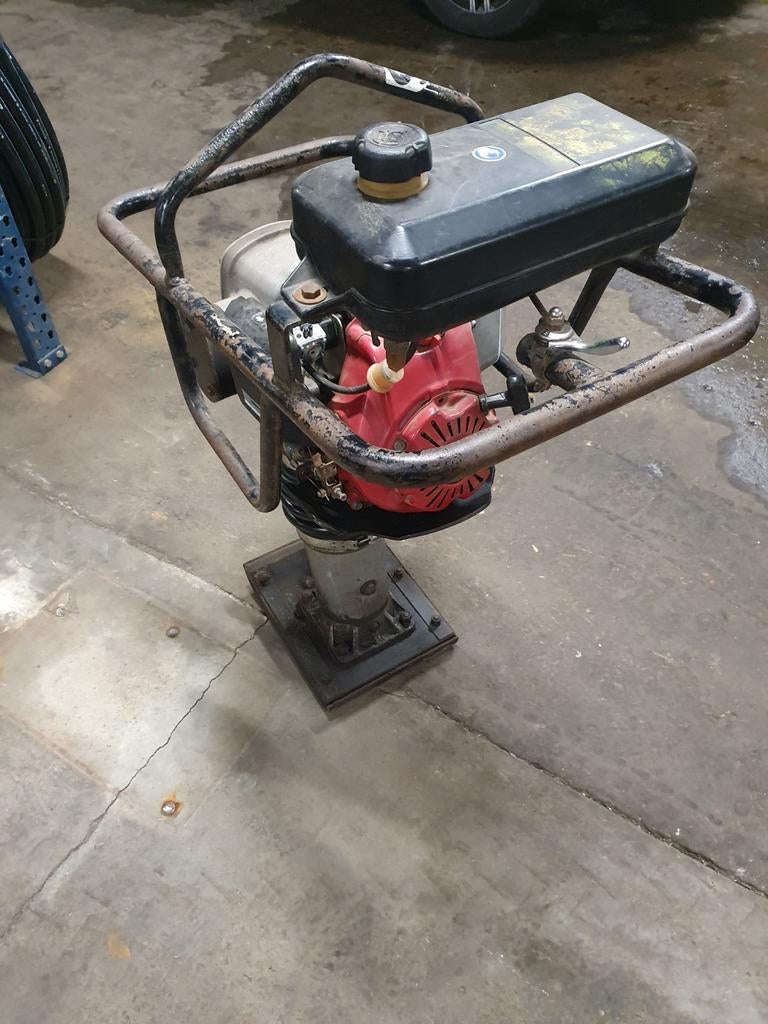 Revo stamper trilplaat, Tuin en Terras, Hand-tuingereedschap, Ophalen