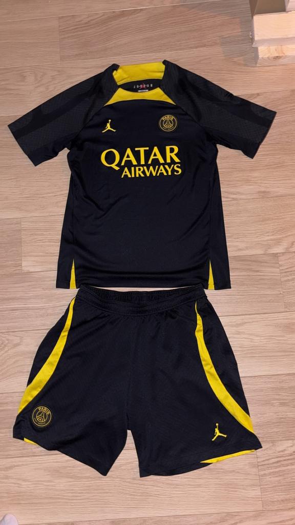 voetbalpak van Paris Saint-Germain, Sport en Fitness, Voetbal, Shirt, Ophalen of Verzenden, Zo goed als nieuw, Maat S