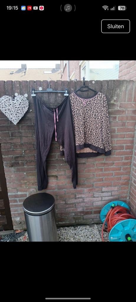 Dames Pyjamaset met luipaardprint shirt en donkere broek, Kleding | Dames, Pyjama's, Ophalen of Verzenden
