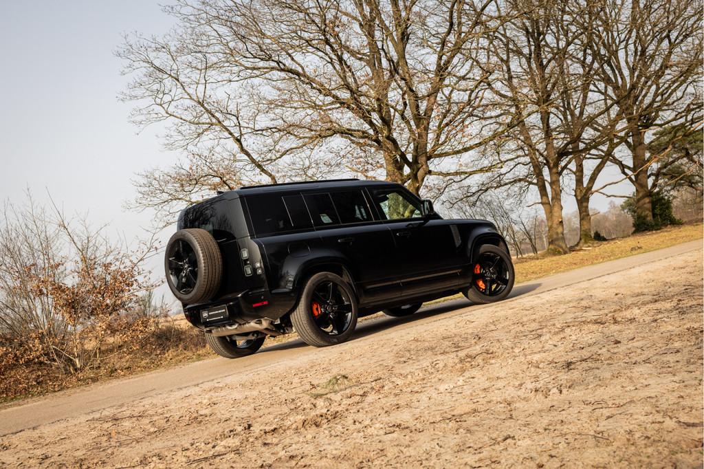 Land Rover Defender 110 2.0 P300e 110 X-Dynamic SE Fabrieksg, Auto's, Land Rover, Automaat, Gebruikt, 38 km/l, 3000 kg