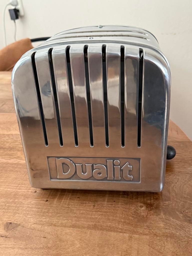 Dualit Vario NewGen broodrooster 2 sleuven rvs glans, Ophalen of Verzenden, Zo goed als nieuw, Uitneembare kruimellade