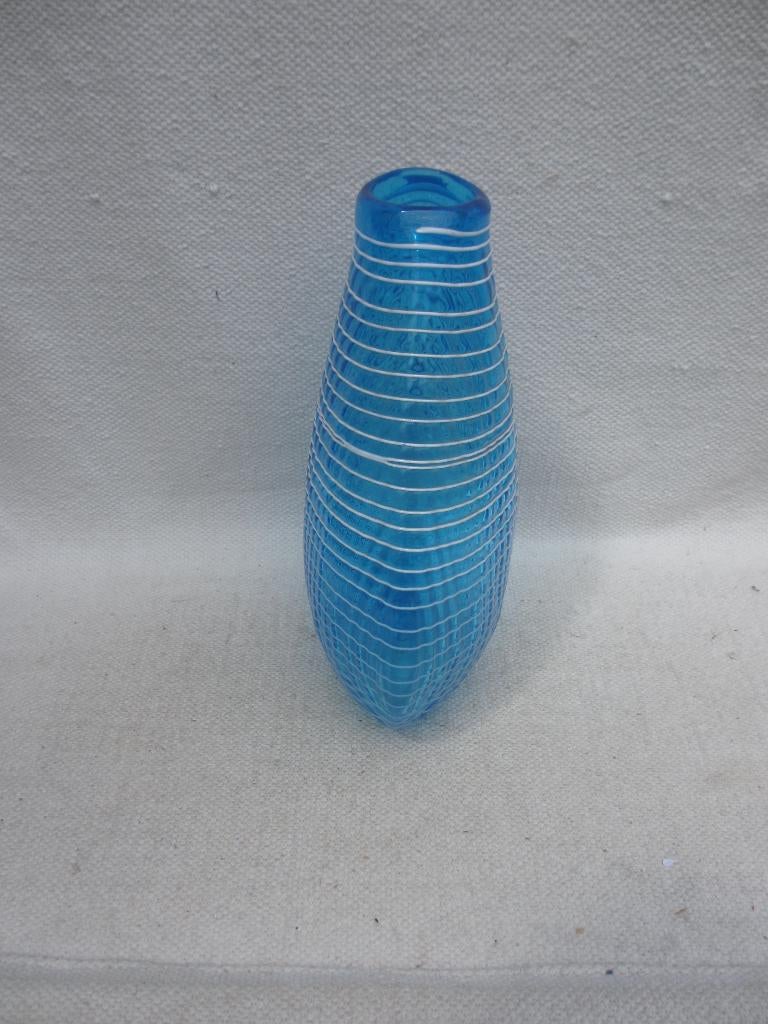 Murano vaas, omwonden met witte glasdraad. Venetië, jaren 60, Antiek en Kunst, Antiek | Glas en Kristal, Ophalen of Verzenden