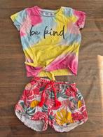 Zomers setje: Tie-dye shirt & bloemen short (Minoti), Kinderen en Baby's, Kinderkleding | Maat 104, Gebruikt, Meisje, Ophalen of Verzenden