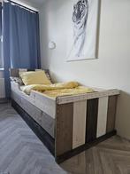 Bed met bijpassend bureau, Ophalen, Zo goed als nieuw, Eenpersoons