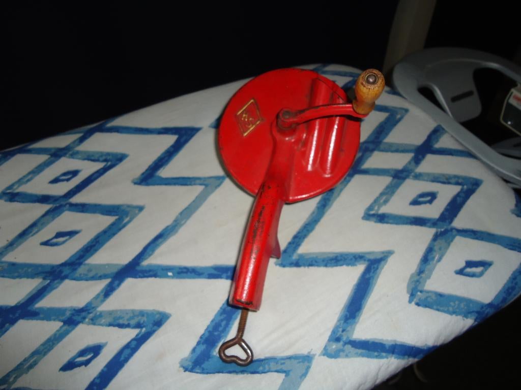 Oude Bonen Snijder, Ophalen of Verzenden, Gebruikt, Rood, Metaal