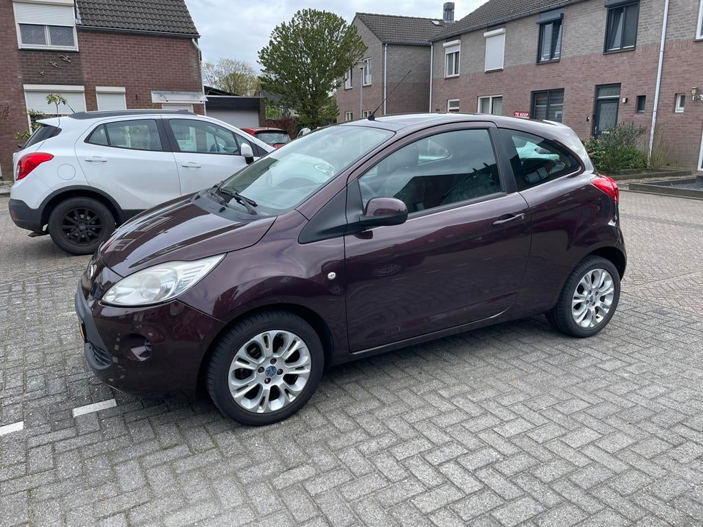 Ford Ka 1.2 2012 Titanium - Airco - stoelverwarming, Auto's, Ford, Particulier, Ka, Airbags, Airconditioning, Boordcomputer, Centrale vergrendeling
