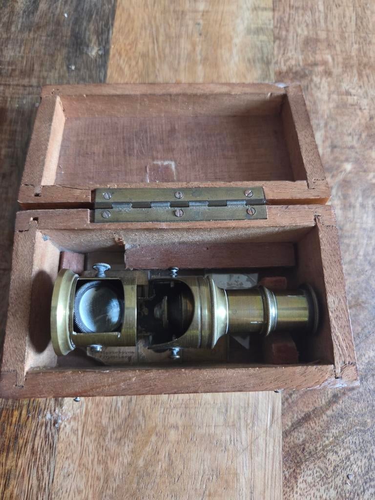 Antieke veldmicroscoop in houten kistje, Audio, Tv en Foto, Optische apparatuur | Microscopen, Ophalen of Verzenden