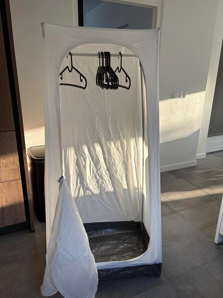 Ikea VUKU wit kledingkast, Huis en Inrichting, Kasten | Kledingkasten, Ophalen, 100 tot 150 cm, 100 tot 150 cm, Zo goed als nieuw