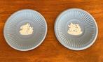 2 Wedgwood Jasperware kleine bordjes, Ophalen of Verzenden, Zo goed als nieuw, Porselein, Bord of Schaal