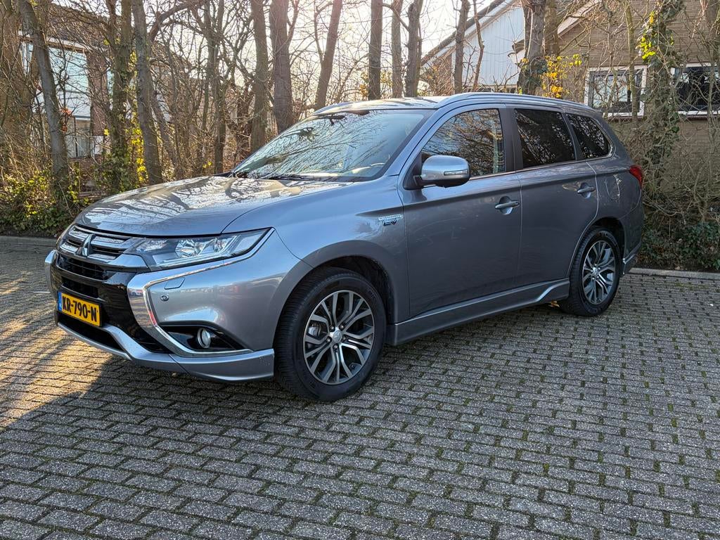 Mitsubishi Outlander 2.0 Dohc Mivec Phev 203pk 4WD CVT 5P, 1998 cc, Outlander, Zwart, 4 cilinders