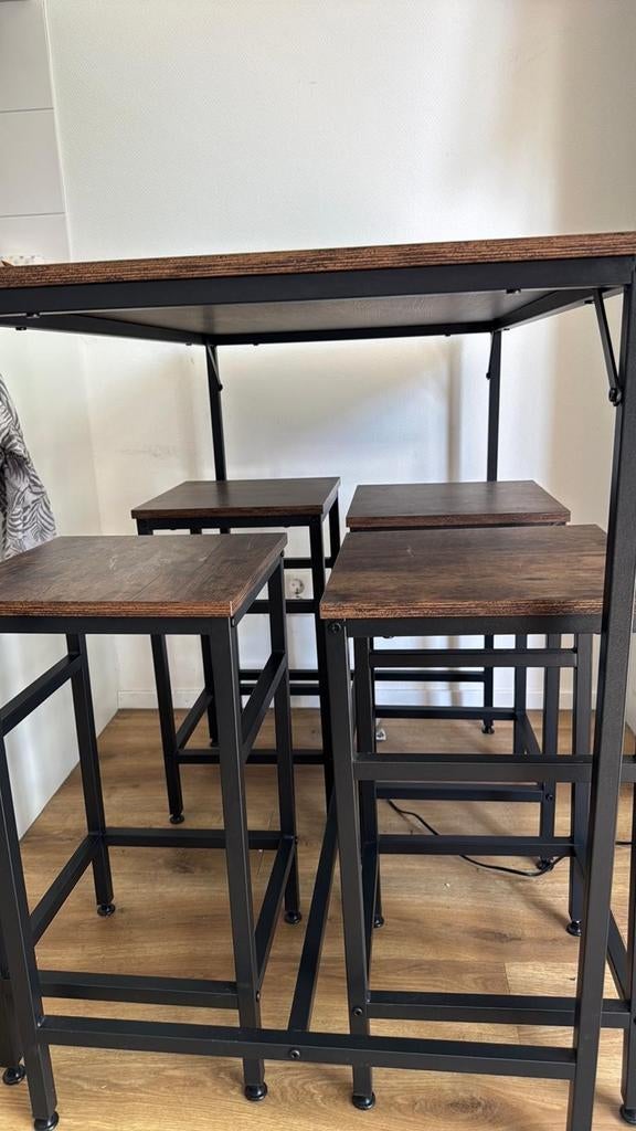 Eettafel met vier krukken, 100 tot 150 cm, Zo goed als nieuw, Metaal, Vier personen
