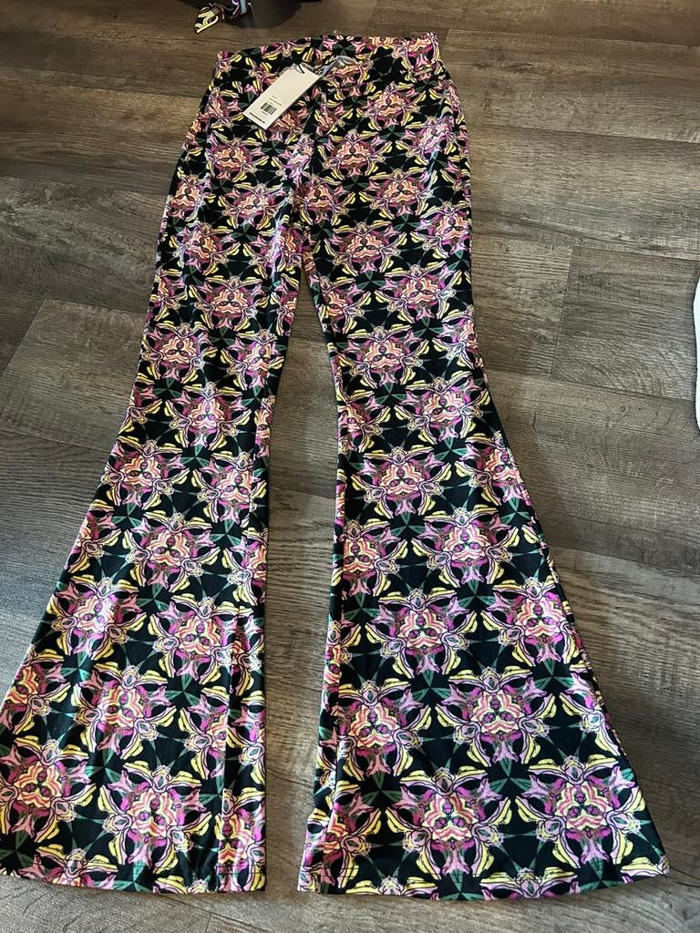 Colourful Rebel flared pants flower peached, maat L, Kleding | Dames, Broeken en Pantalons, Maat 42/44 (L), Nieuw, Ophalen of Verzenden