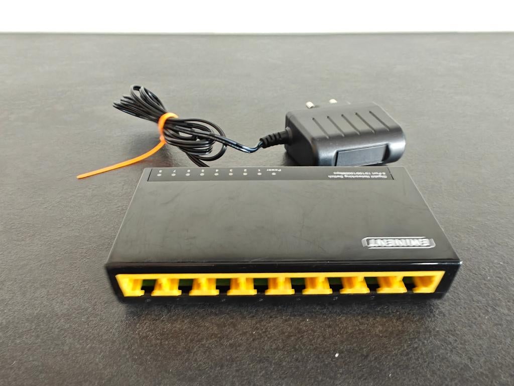 Eminent EM4442 R2 | 8-Poorts Gigabit Netwerk Switch, Computers en Software, Netwerk switches, Ophalen of Verzenden, Gebruikt