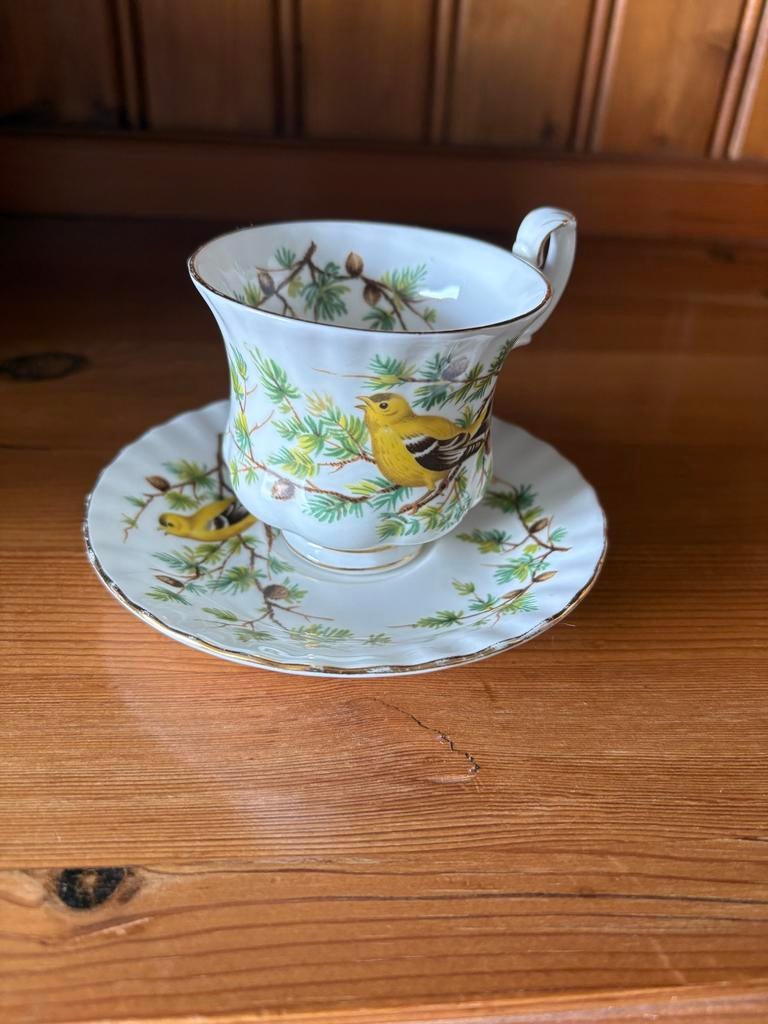 Royal Albert Woodland Series 'Goldfinch' kop en schotel, Antiek en Kunst, Antiek | Porselein, Ophalen