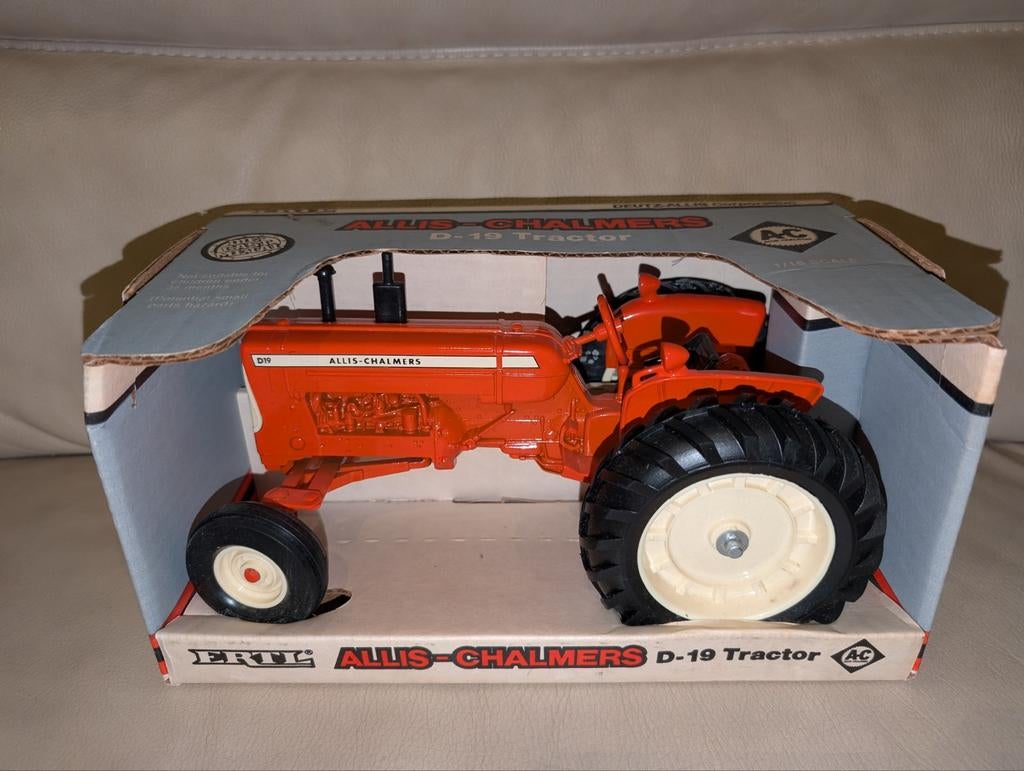 Allis-Chalmers D-19 Tractor - ERTL - schaalmodel, Ophalen of Verzenden, Nieuw, Overige typen, ERTL