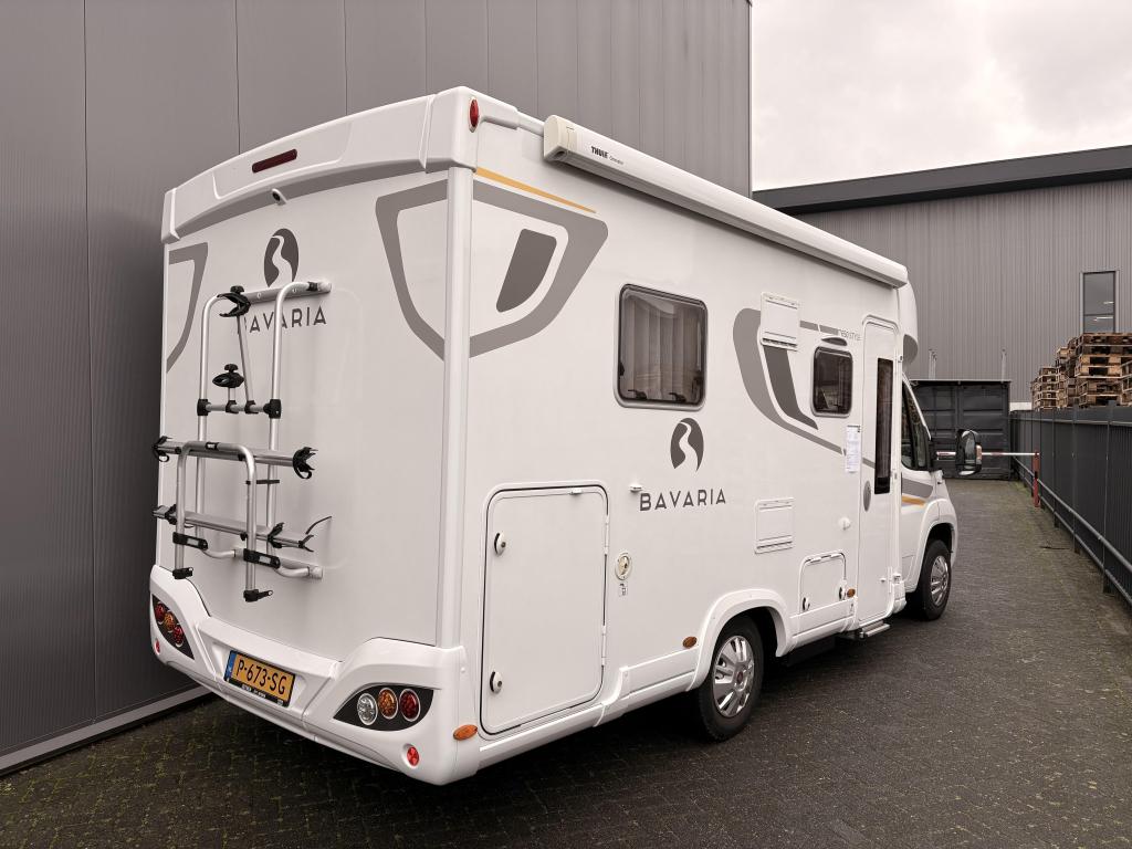 Bavaria 650 T (Pilote roep) Queensbed paneel bearlock, Caravans en Kamperen, Campers, Achteruitrijcamera, Ringverwarming, Fiat