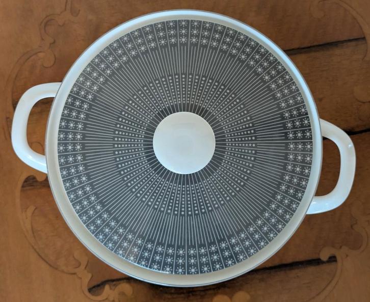 Cannelee dekschaal en bijpassend dekschaaltje, Antiek en Kunst, Antiek | Servies los, Ophalen of Verzenden