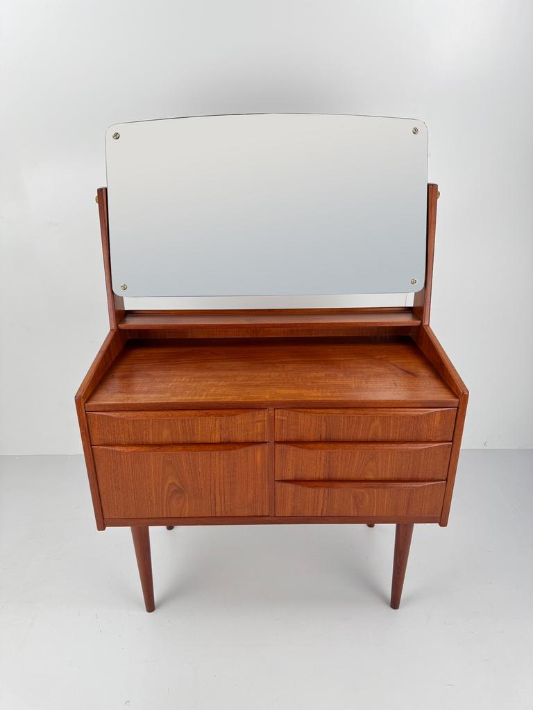 Vintage Danish Dressing Table – Elegant Teak Vanity, Ophalen, Z, Z, Z