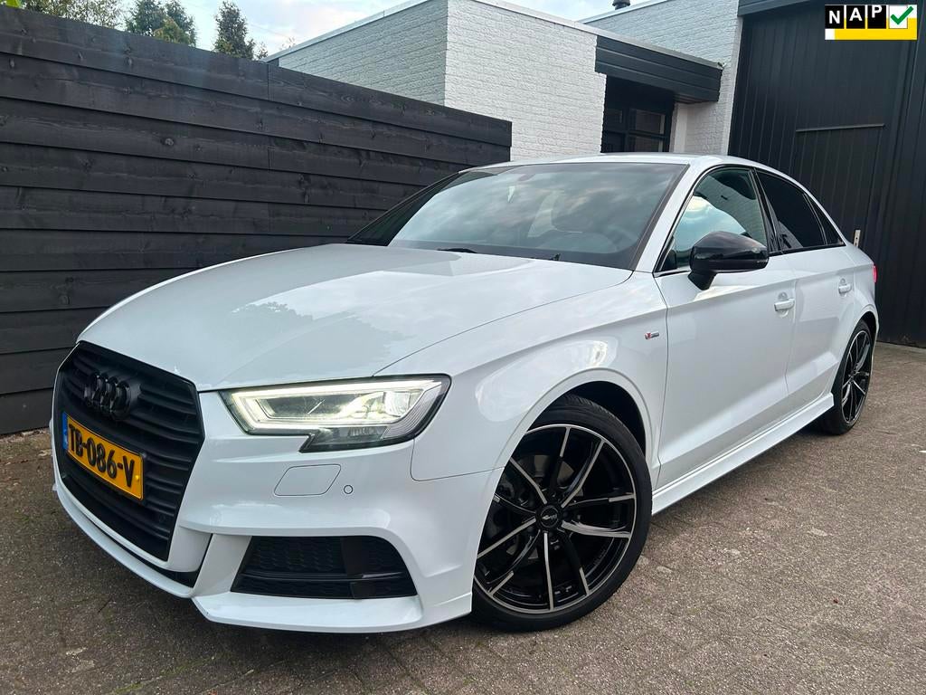 Audi A3 Limousine 1.5 TFSI CoD Sport S Line Edition, 3X S-li, Auto's, 4 cilinders, 150 pk, Leder en Stof, Wit