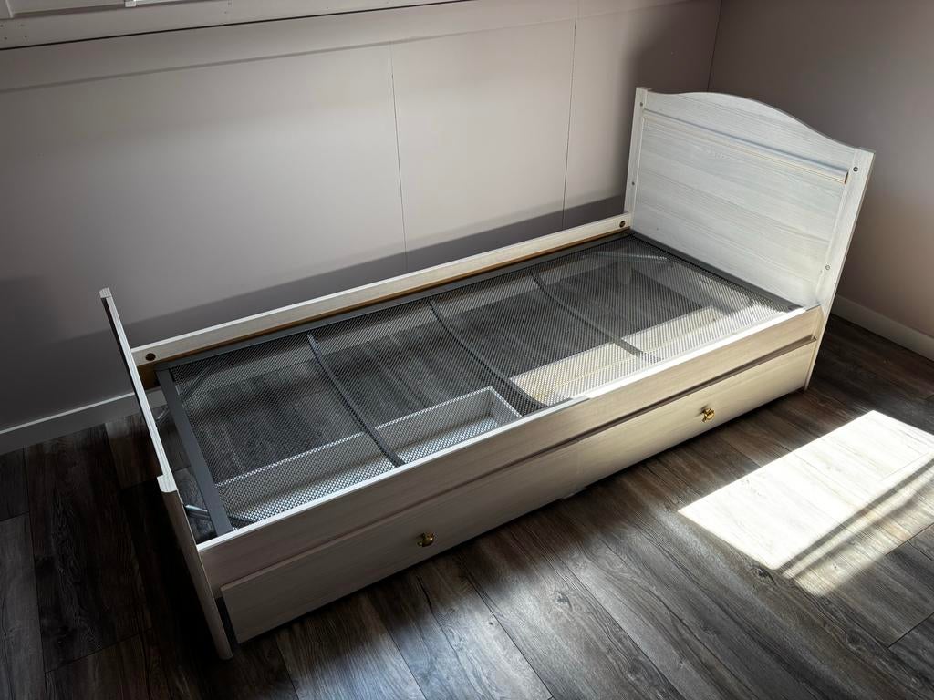 Eenpersoons houten meisjesbed 90x200 met spiraalbodem, Ophalen, Gebruikt, 90 cm, Eenpersoons